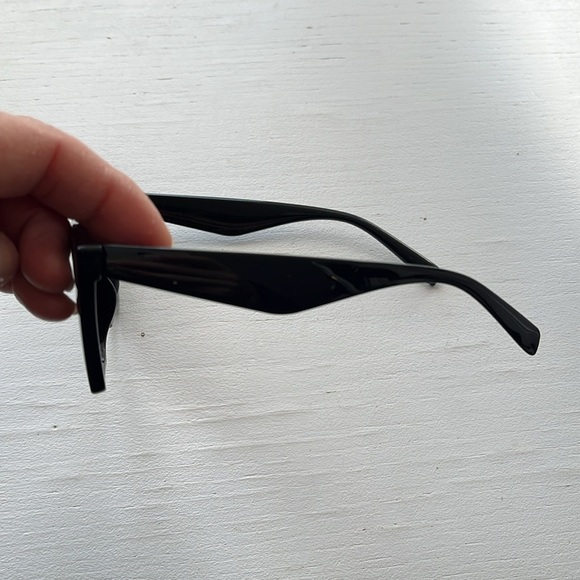 INDY NWOT Black Bedford Cat Eye Sunglasses Cloth Case - Picture 7 of 9